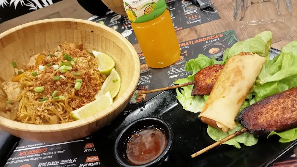 Nouilles Sautées Brochette Poulet Satay